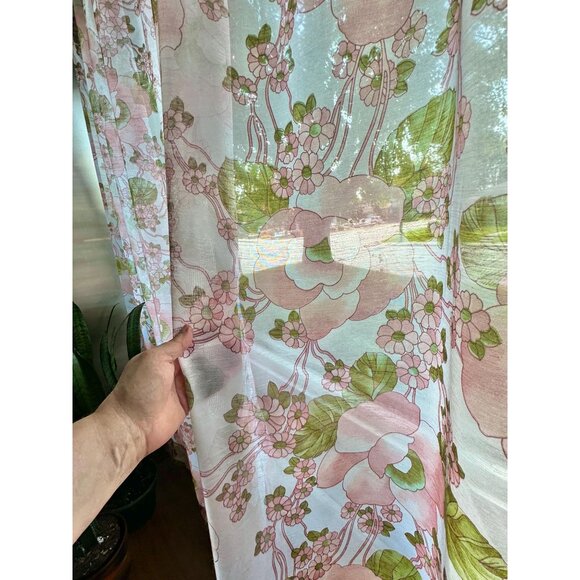Vintage 1970s curtain, dramatic oversized pink flowers, sheer, rod heading panel - Picture 3 of 10